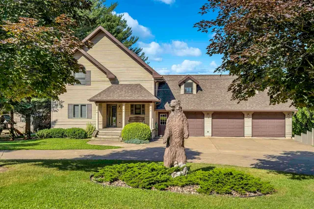 $439,000 | 957 Whispering Lane, Hazel Green, WI 53811