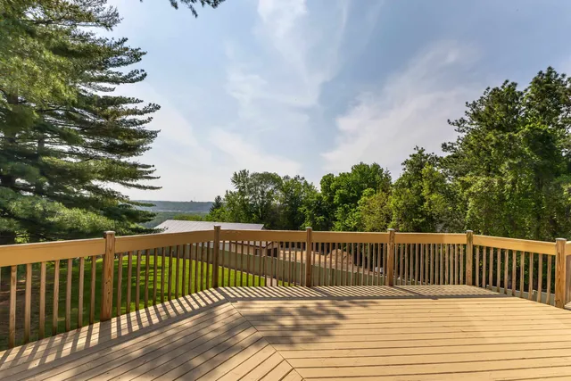 $439,000 | 957 Whispering Lane, Hazel Green, WI 53811