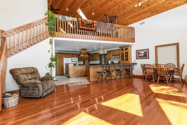 $439,000 | 957 Whispering Lane, Hazel Green, WI 53811