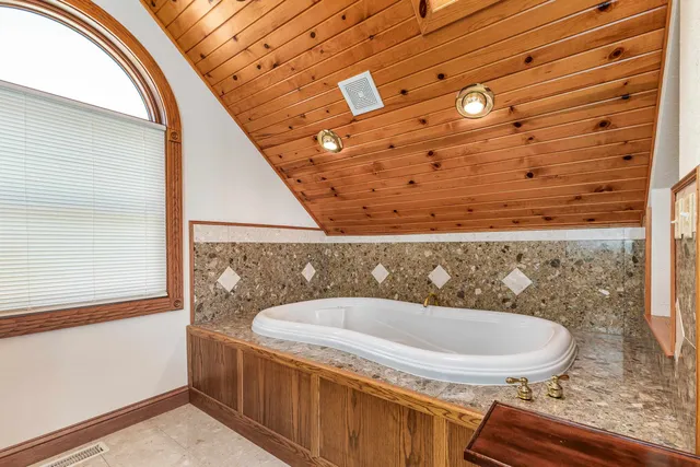 $439,000 | 957 Whispering Lane, Hazel Green, WI 53811