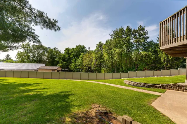 $439,000 | 957 Whispering Lane, Hazel Green, WI 53811