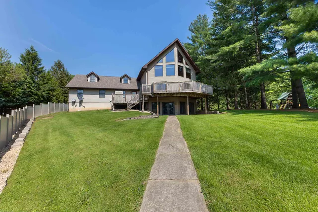 $439,000 | 957 Whispering Lane, Hazel Green, WI 53811