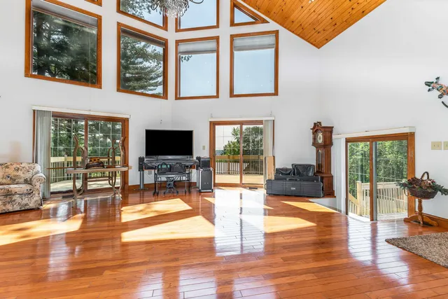 $439,000 | 957 Whispering Lane, Hazel Green, WI 53811