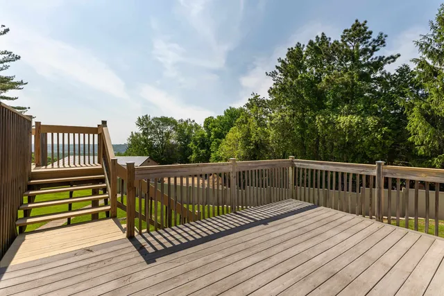 $439,000 | 957 Whispering Lane, Hazel Green, WI 53811