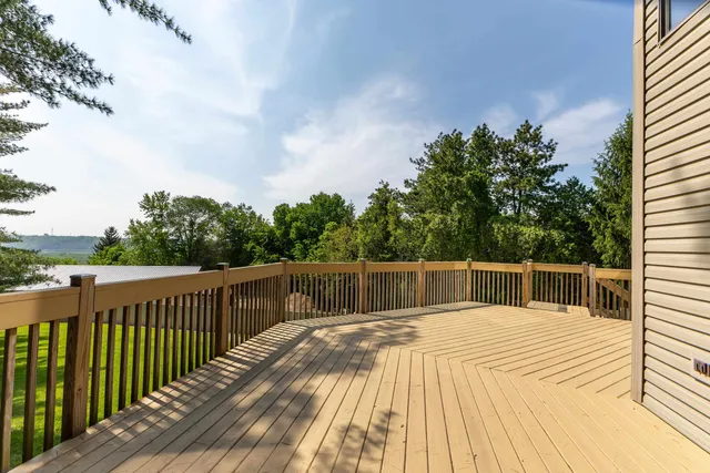 $439,000 | 957 Whispering Lane, Hazel Green, WI 53811