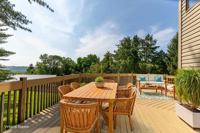 $439,000 | 957 Whispering Lane, Hazel Green, WI 53811