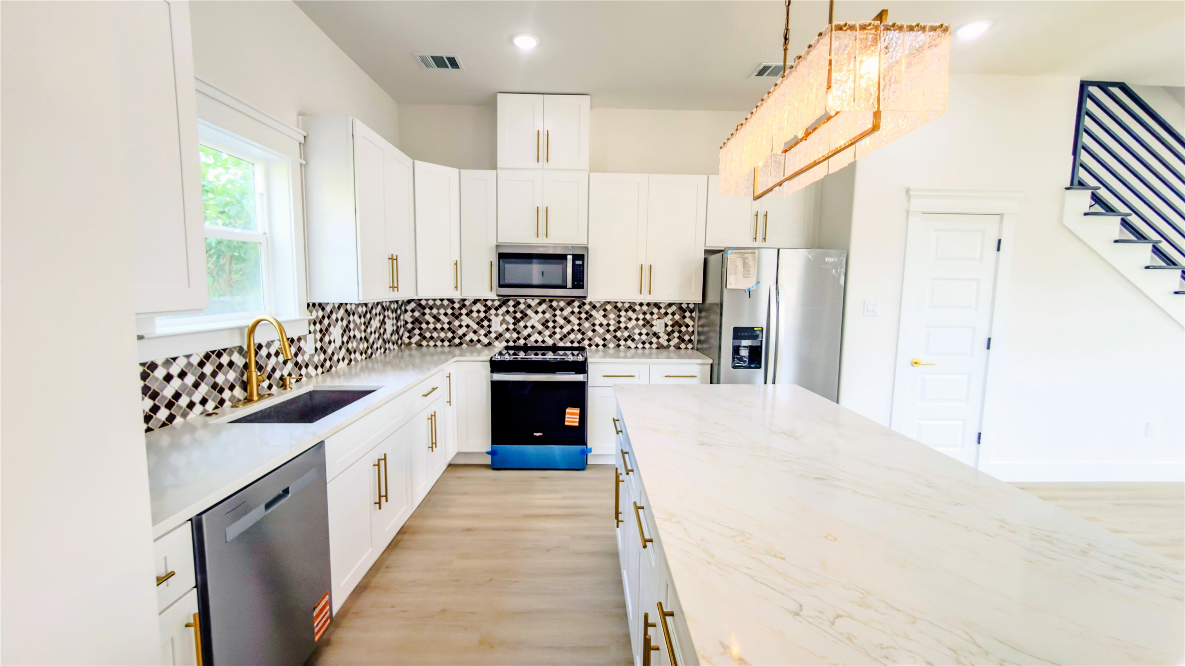 819 North Loop Houston, TX 77022 - Photo 15 of 50 Kitchen