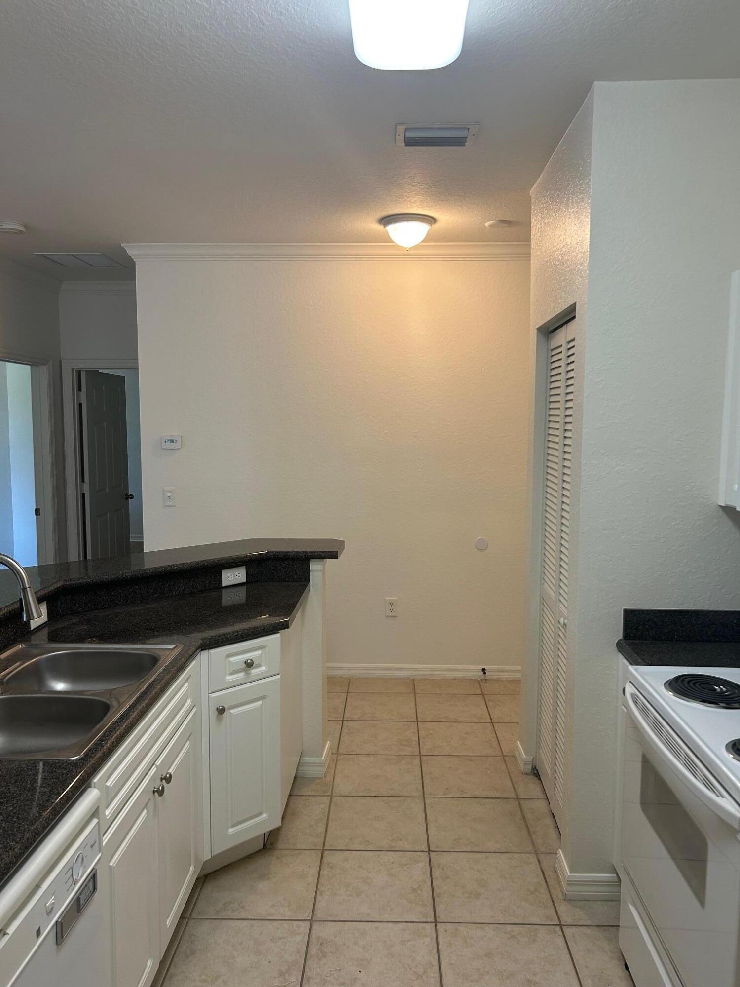 272 Southeast Kitching Circle Stuart, FL 34994 - Photo 21 of 23 a kitchen with granite countertop a sink and a stove