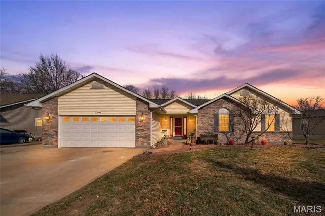$300,000 | 2489 Oak Forest Drive, Troy, MO 63379