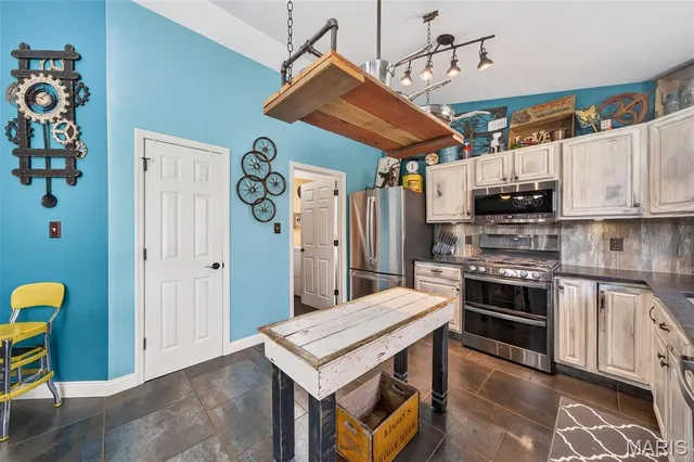 $300,000 | 2489 Oak Forest Drive, Troy, MO 63379