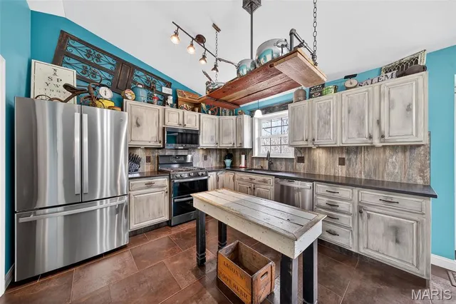 $300,000 | 2489 Oak Forest Drive, Troy, MO 63379