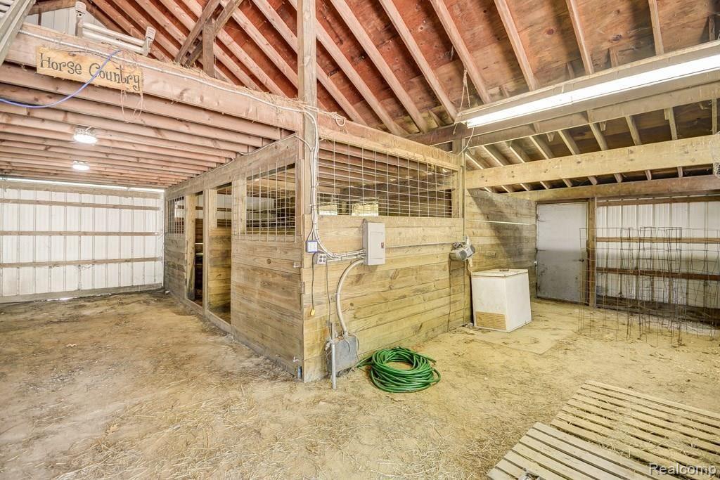 3640 Dorr Road Brighton, MI 48116 - Photo 7 of 56 75.jpg