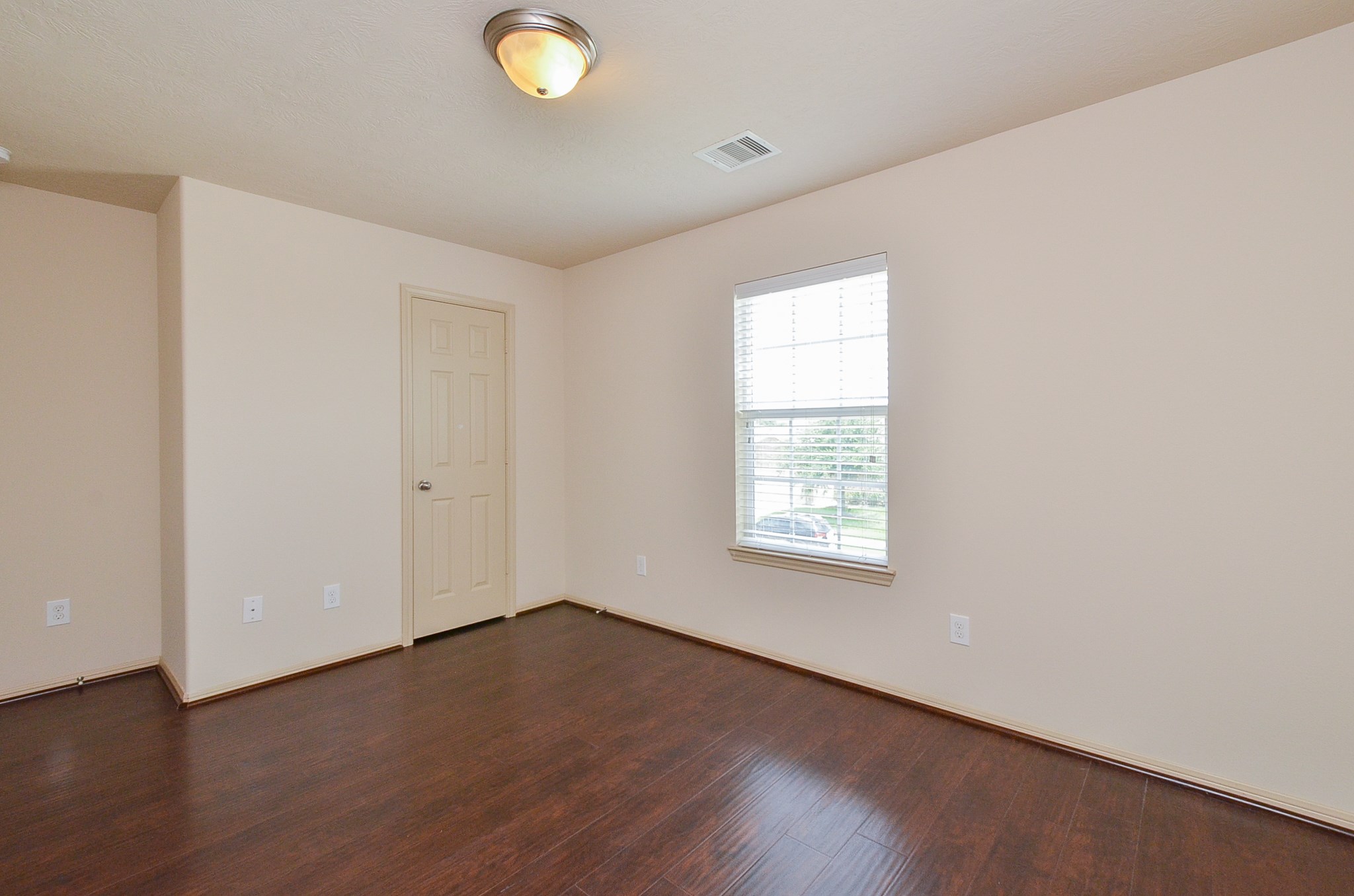 25135 Ginger Ranch Drive Katy, TX 77494 - Photo 28 of 32 Guest bedroom 3: A clean, neutral bedroom with wood-style flooring offers a flexible layout for a variety of uses.