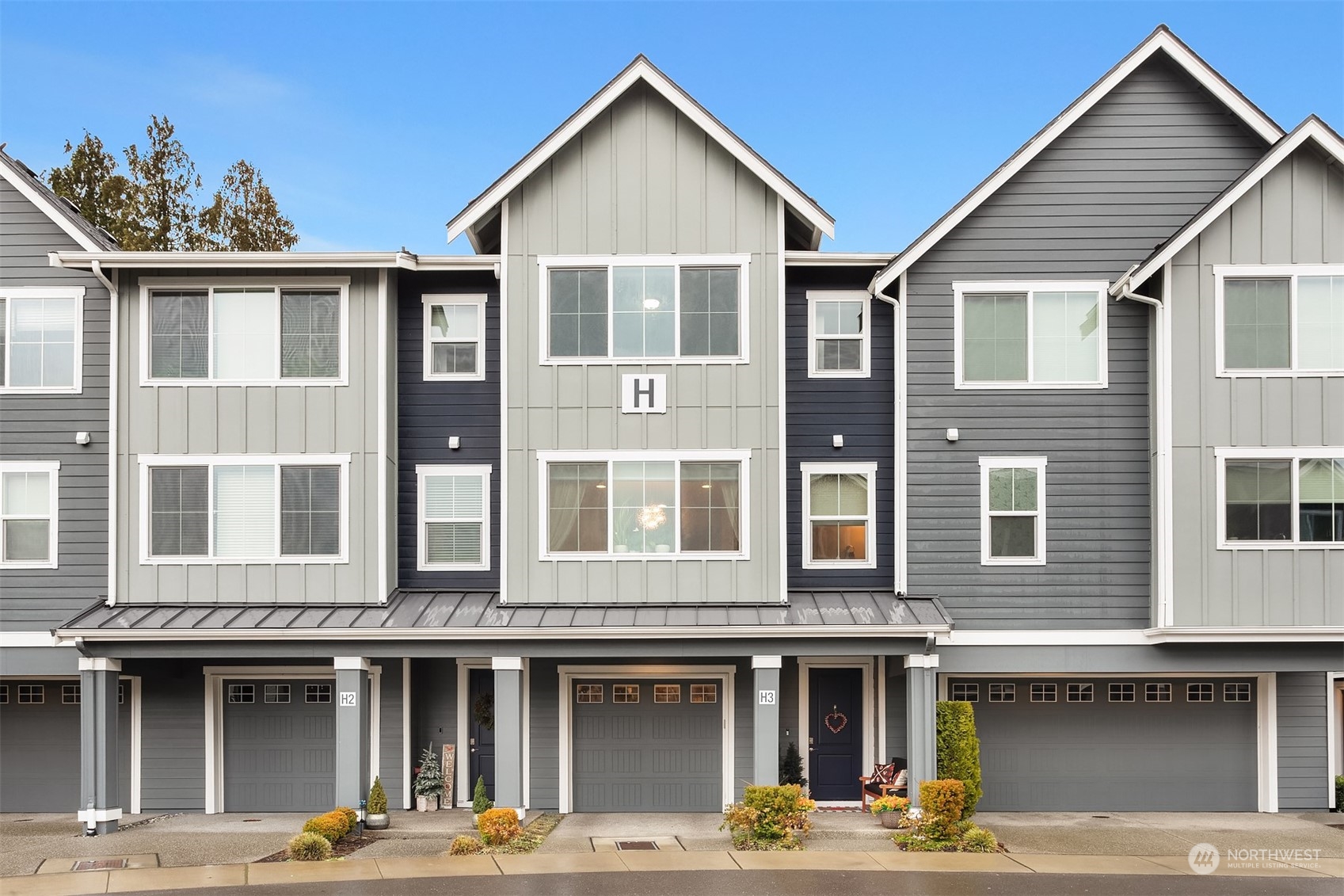 1621 Seattle Hill Road, Unit H3 Bothell, WA 98012 - Photo 1 of 1 a front view of a building with lots of windows