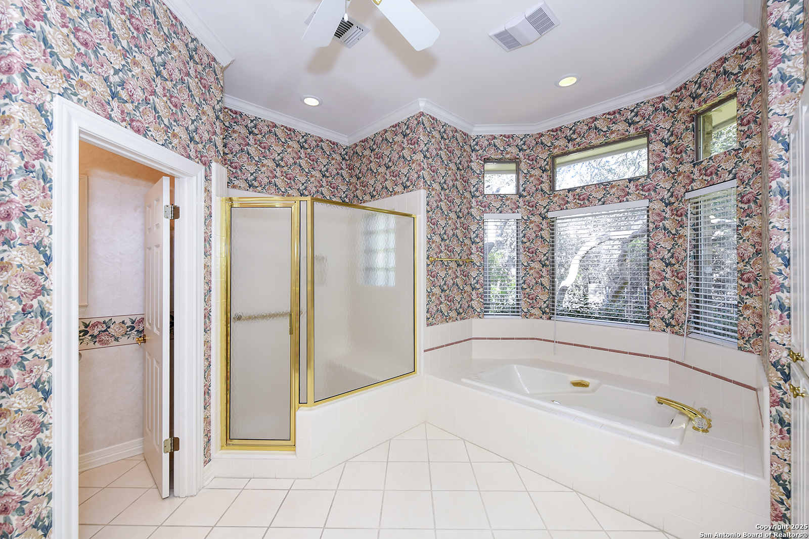 13 Westelm Circle San Antonio, TX 78230 - Photo 23 of 46 a bathroom with a bathtub and a shower