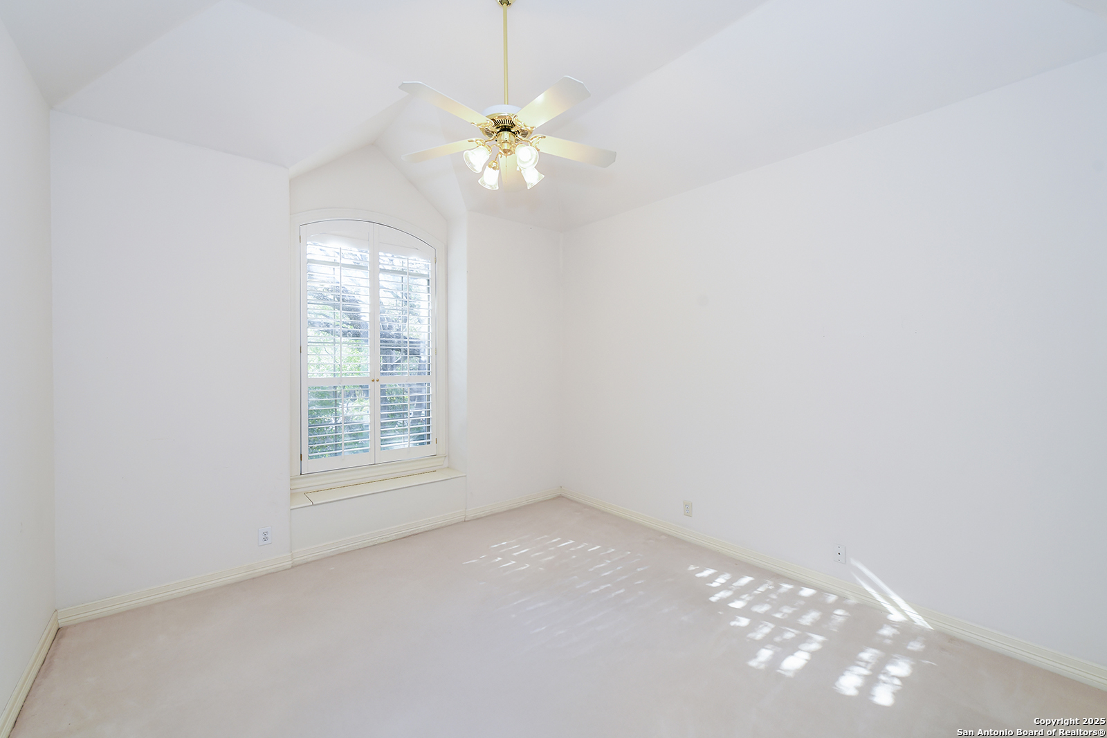 13 Westelm Circle San Antonio, TX 78230 - Photo 26 of 46 an empty room with windows and chandelier fan
