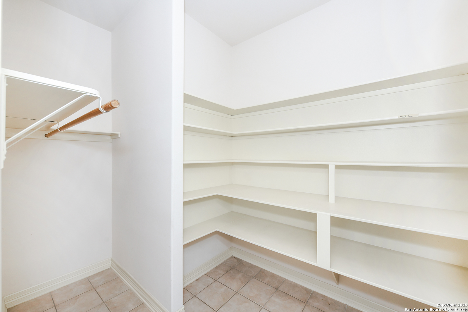 13 Westelm Circle San Antonio, TX 78230 - Photo 32 of 46 a view of a room with shelf