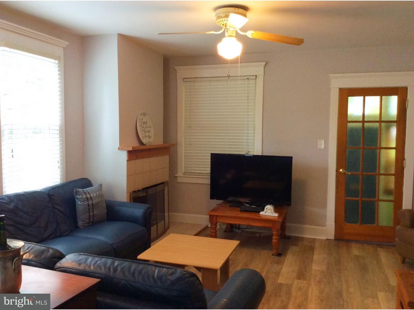 7613 Verree Road Philadelphia, PA 19111 - Photo 6 of 25 Living Room