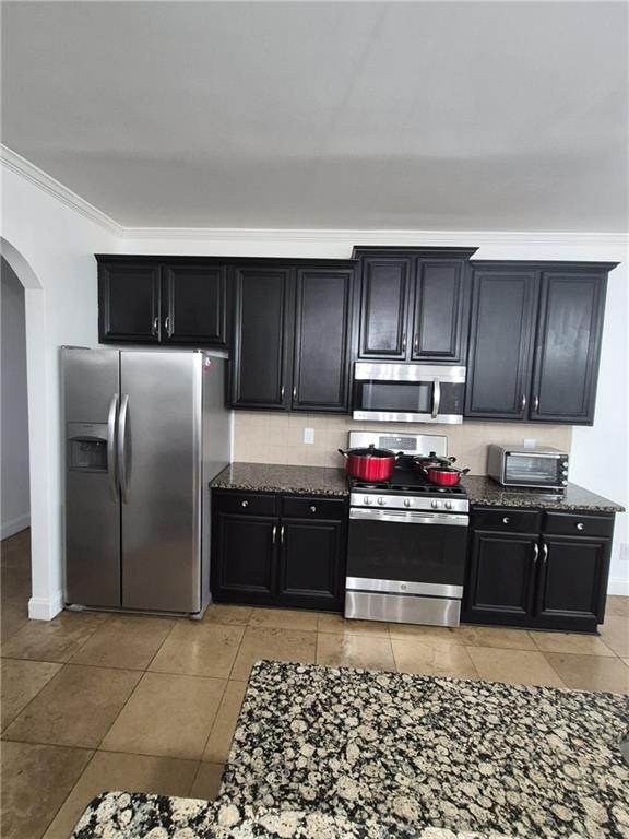 2689 Muskeg Court Southwest Atlanta, GA 30331 - Photo 30 of 35 a kitchen with stainless steel appliances granite countertop a refrigerator stove and sink