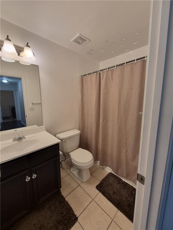 2689 Muskeg Court Southwest Atlanta, GA 30331 - Photo 9 of 35 a bathroom with a sink a toilet a mirror and shower