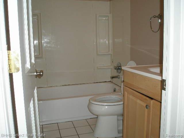 49833 Bog Road Belleville, MI 48111 - Photo 9 of 13 Bath