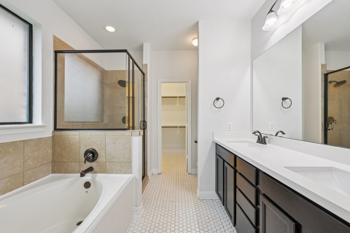 618 Aulia Lane Spring, TX 77386 - Photo 25 of 34 Primary Bath