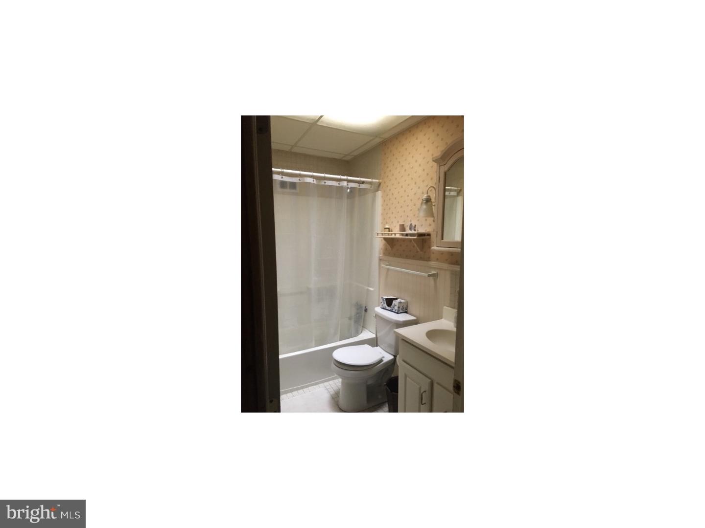 4504 Aberdale Road Philadelphia, PA 19136 - Photo 5 of 6 Bathroom