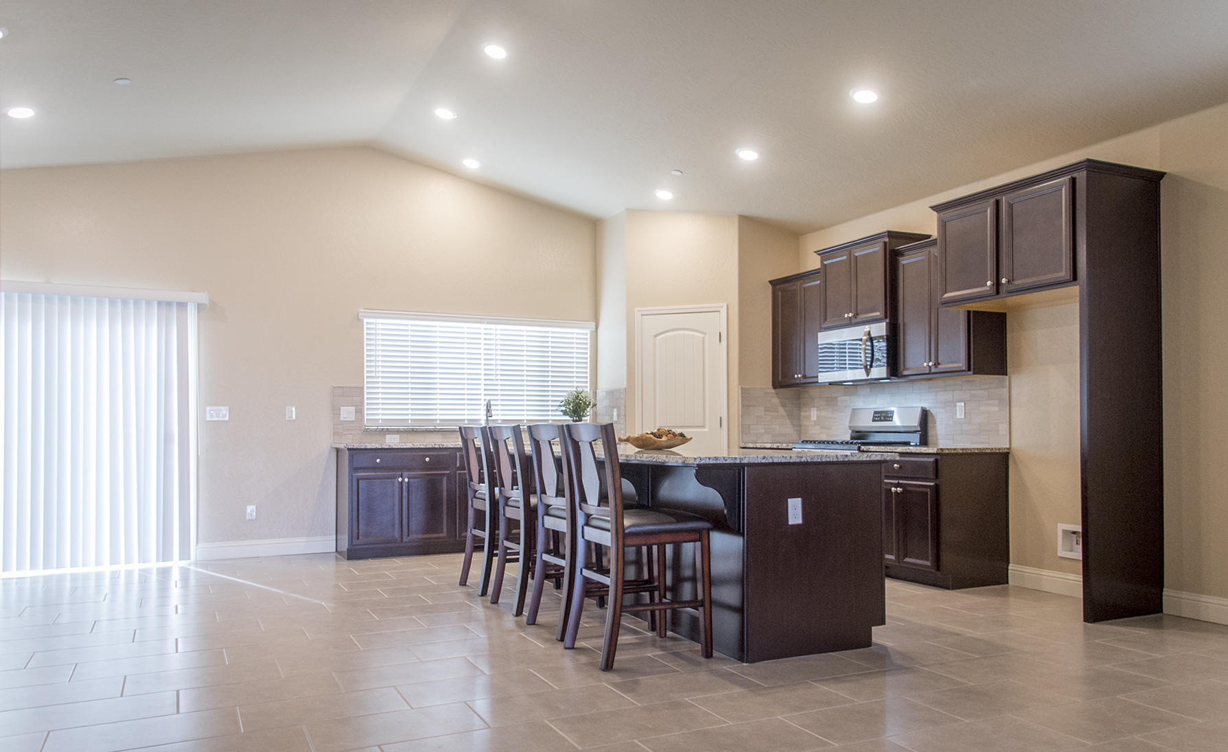 681 Strada Street Lemoore, CA 93245 - Photo 15 of 33 15