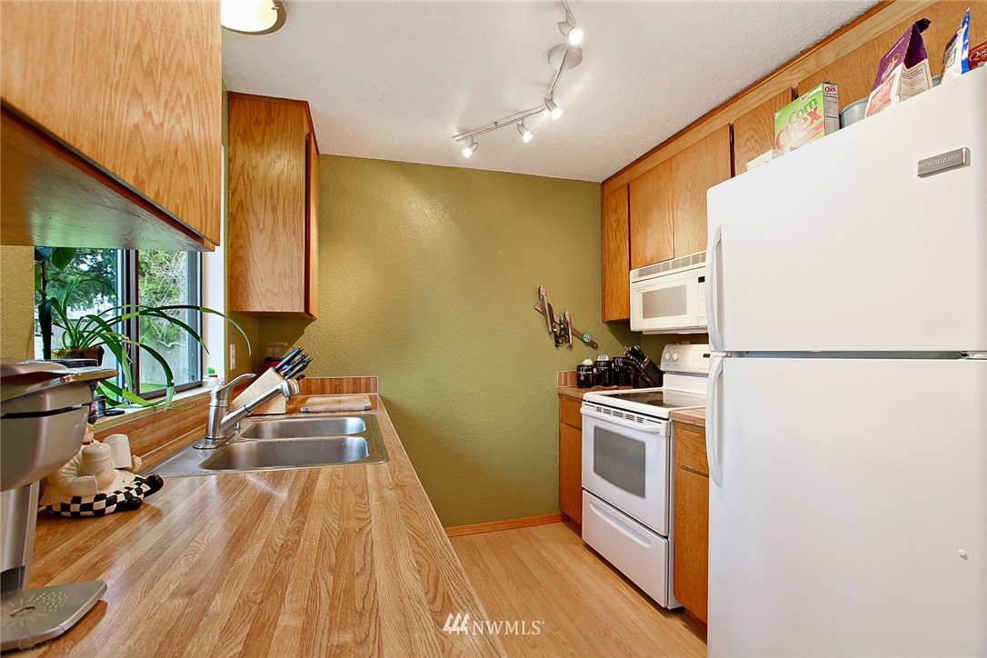 2728 175th Street Southeast Bothell, WA 98012 - Photo 4 of 11