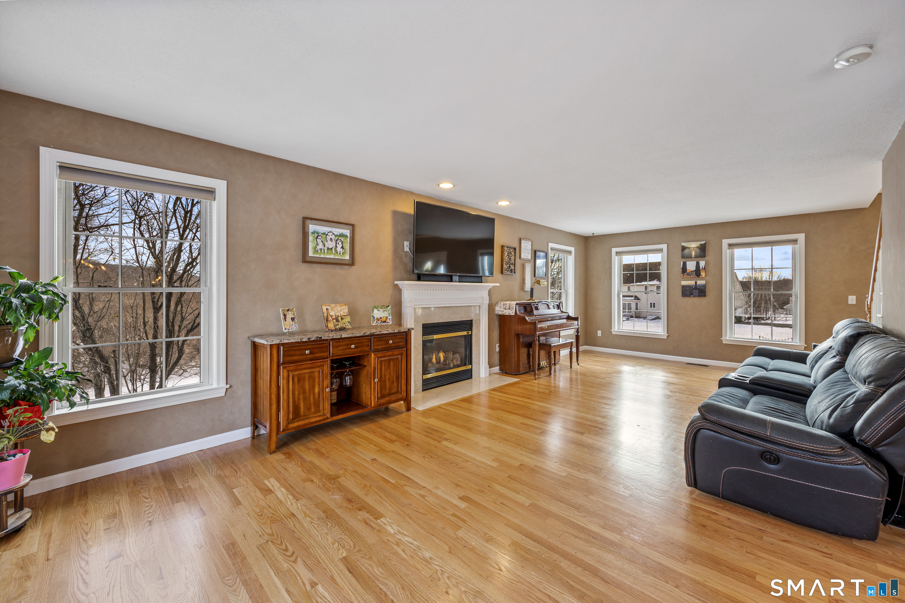 93 Old Cider Mill Road Southington, CT 06489 - Photo 12 of 40 Living Room
