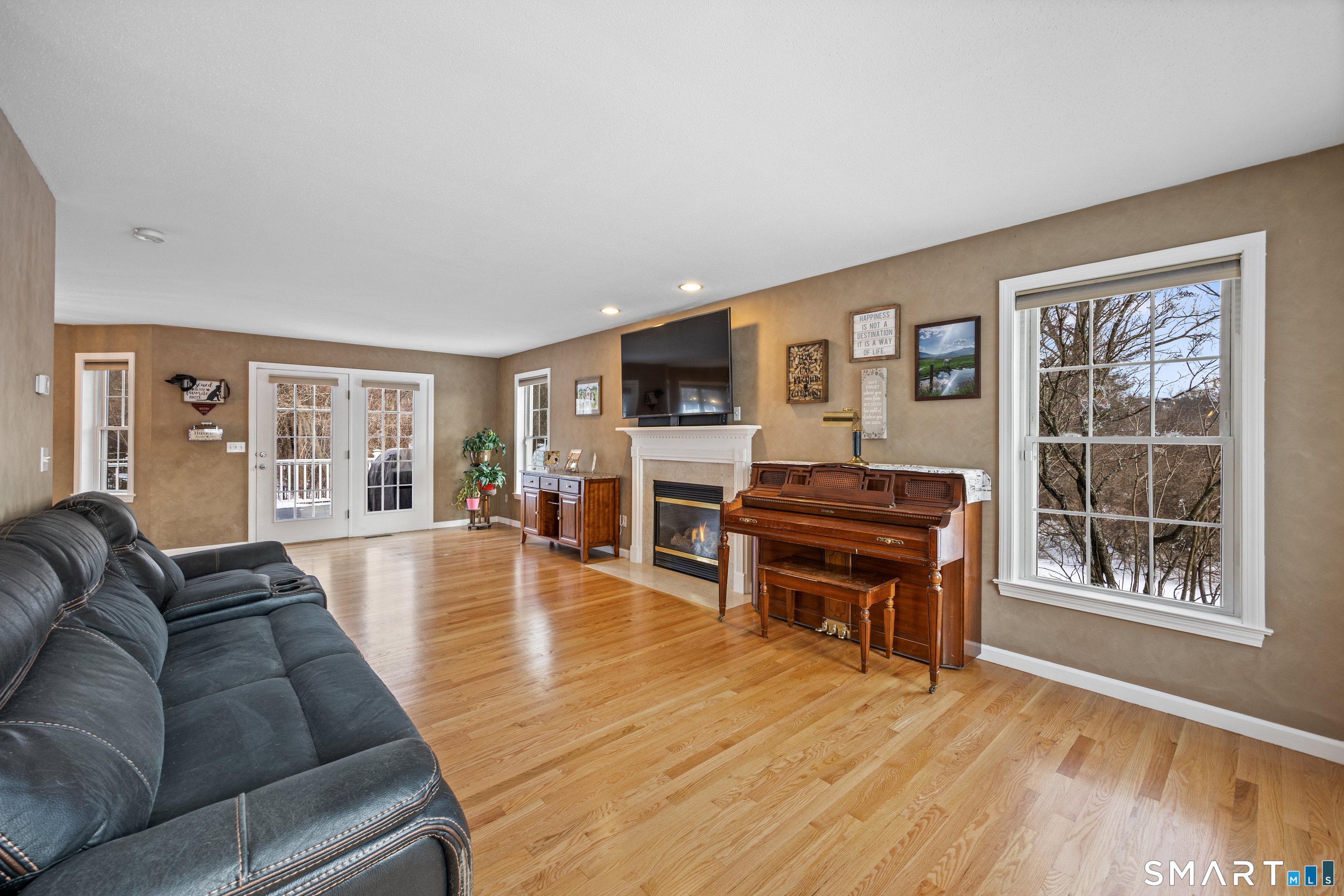 93 Old Cider Mill Road Southington, CT 06489 - Photo 13 of 40 Living Room