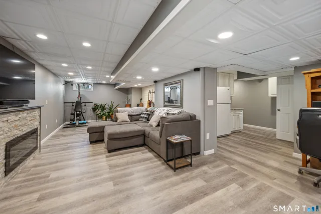 $689,900 | 93 Old Cider Mill Road, Southington, CT 06489