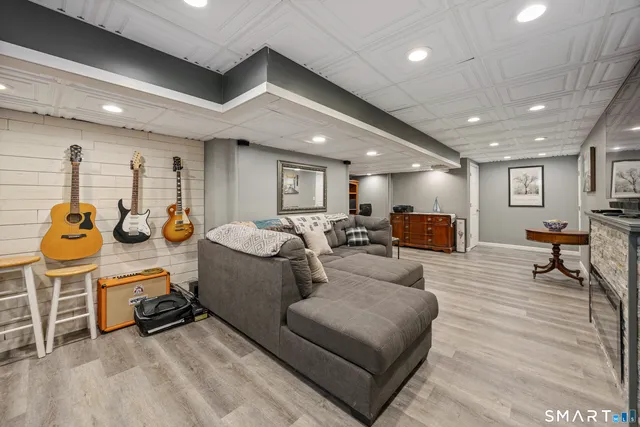 $689,900 | 93 Old Cider Mill Road, Southington, CT 06489