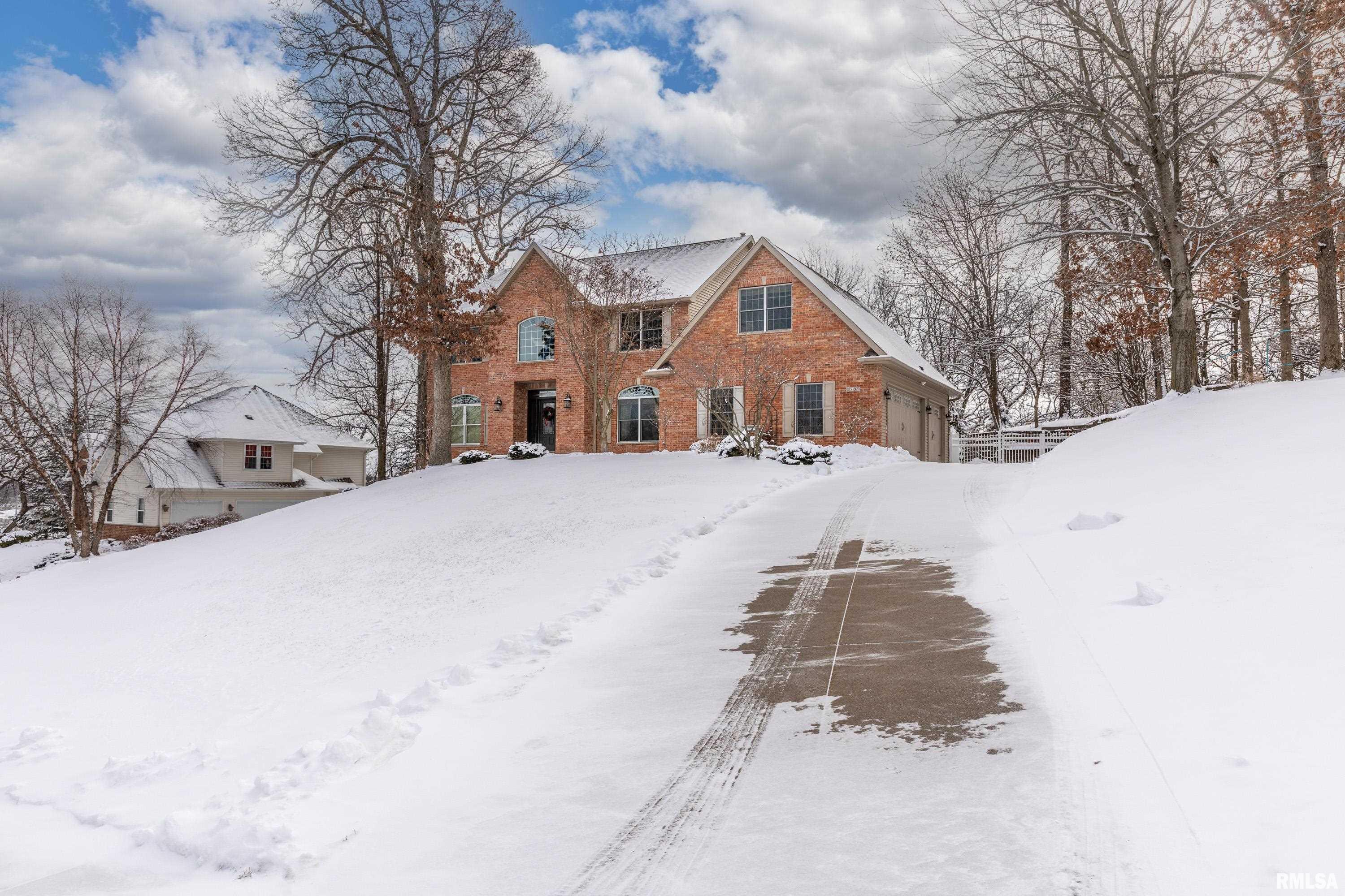 6789 Ridges Court Bettendorf, IA 52722 - Photo 3 of 36 Gallery Image 3