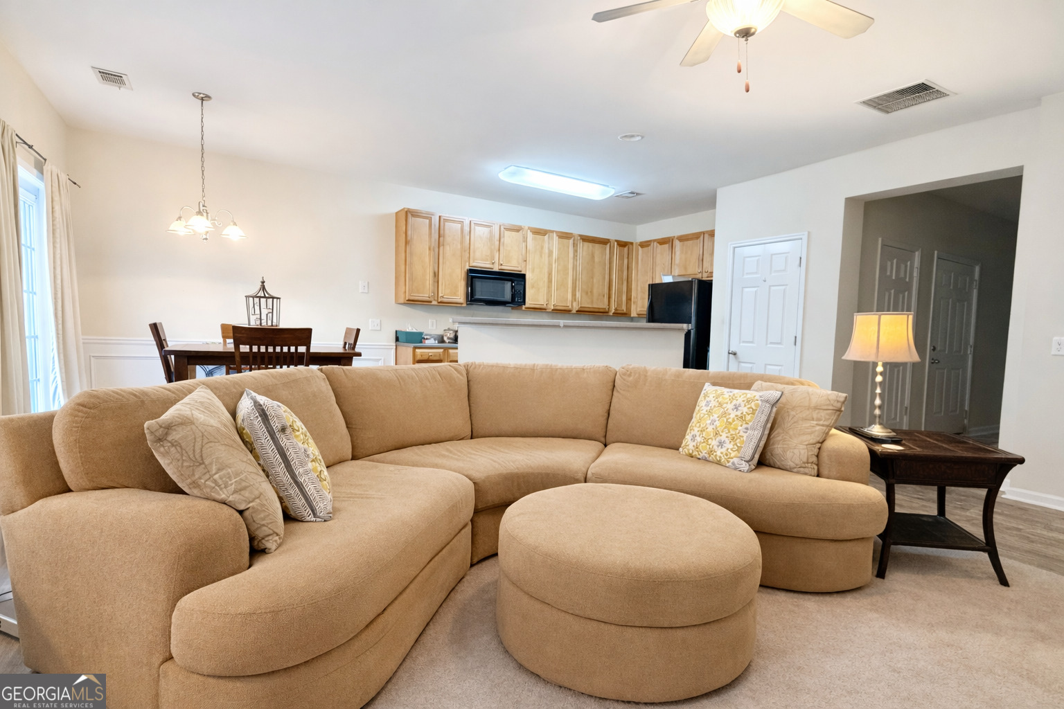 141 C3 Mill Carrollton, GA 30116 - Photo 11 of 27 a living room with furniture