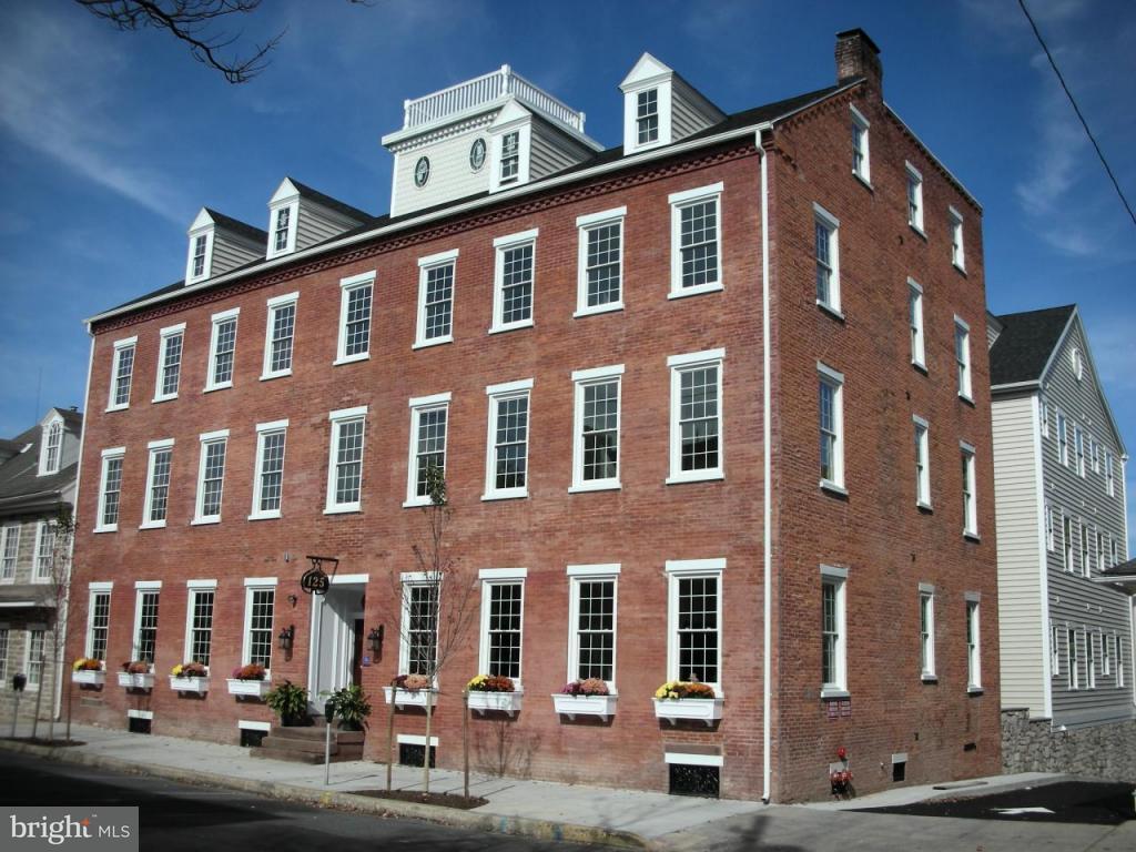 125 East D E Main Street Lititz, PA 17543 - Photo 1 of 4 Gallery Image 1