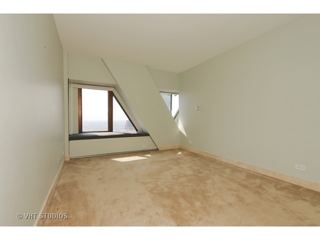 175 East Delaware Place, Unit 6001 Chicago, IL 60611 - Photo 6 of 10 a view of an empty room and window
