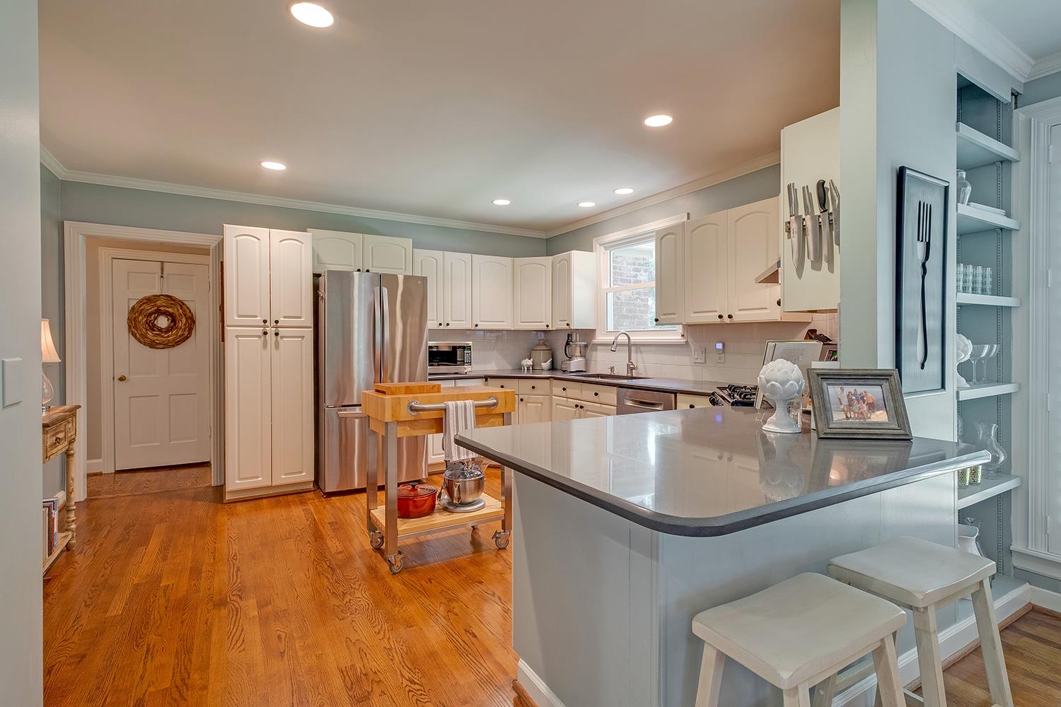 104 Alton Road Nashville, TN 37205 - Photo 12 of 30 Eat-in kitchen with breakfast bar, new quartz countertops