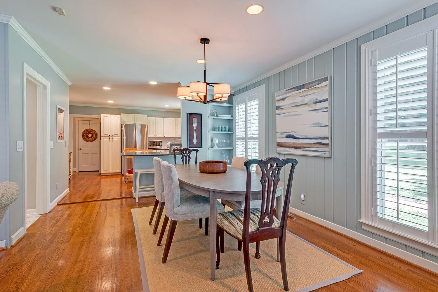 104 Alton Road Nashville, TN 37205 - Photo 14 of 30 Eat-in breakfast room with built-in shelving