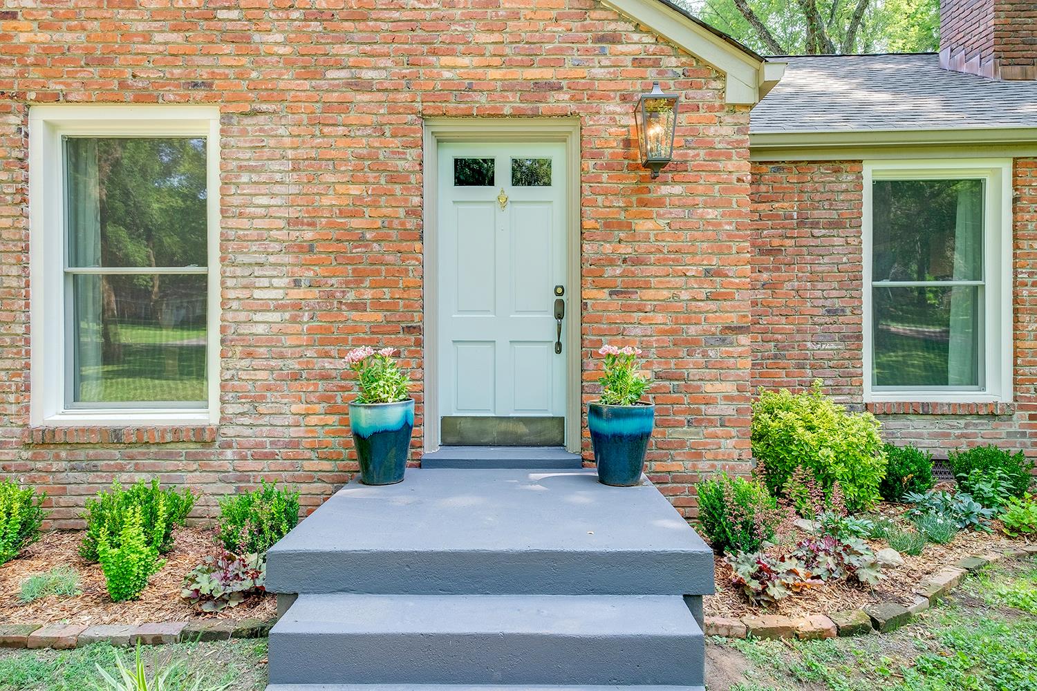 104 Alton Road Nashville, TN 37205 - Photo 3 of 30 Brick exterior and neat landscaping