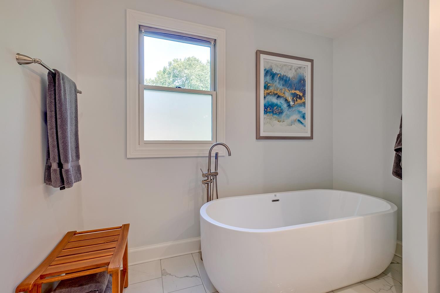104 Alton Road Nashville, TN 37205 - Photo 21 of 30 Soaking tub provides a peaceful retreat