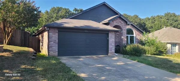 $2,200 | 1210 Hidden Oaks Drive, Mansfield, TX 76063