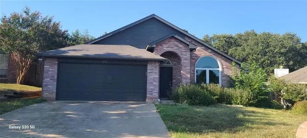 $2,200 | 1210 Hidden Oaks Drive, Mansfield, TX 76063