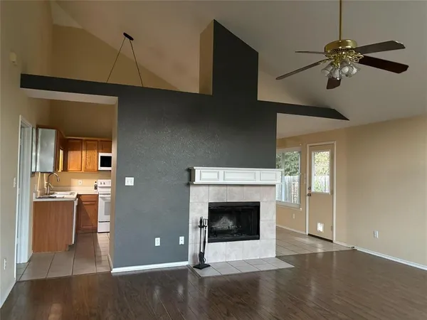 $2,200 | 1210 Hidden Oaks Drive, Mansfield, TX 76063