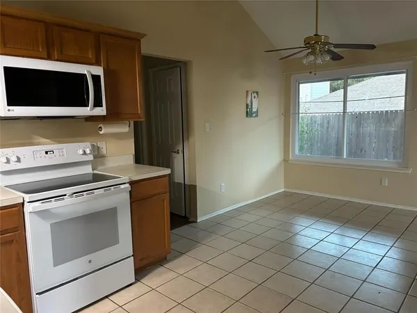 $2,200 | 1210 Hidden Oaks Drive, Mansfield, TX 76063