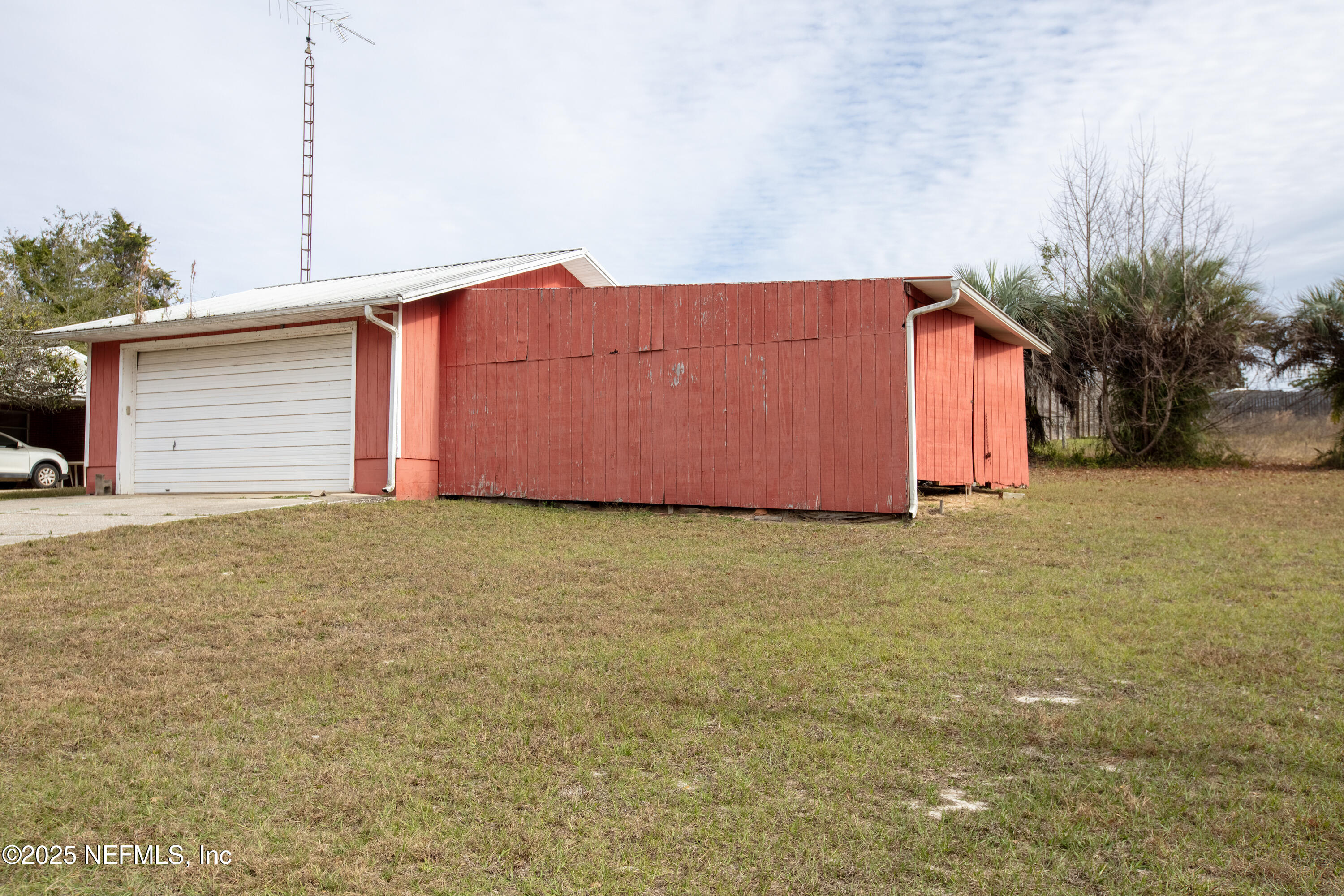 6276 Magnolia Street Keystone Heights, FL 32656 - Photo 34 of 45 a backyard of a house