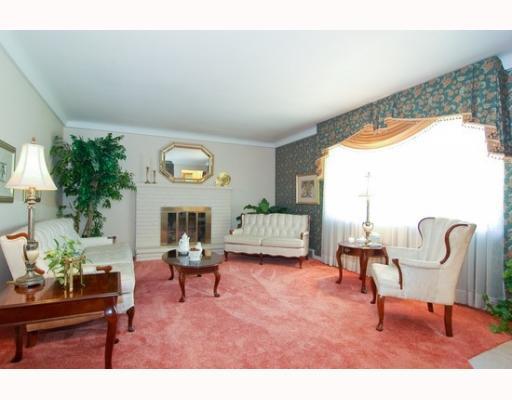 529 Engle Road Ohioville, PA 15052 - Photo 5 of 14 Living Room.
