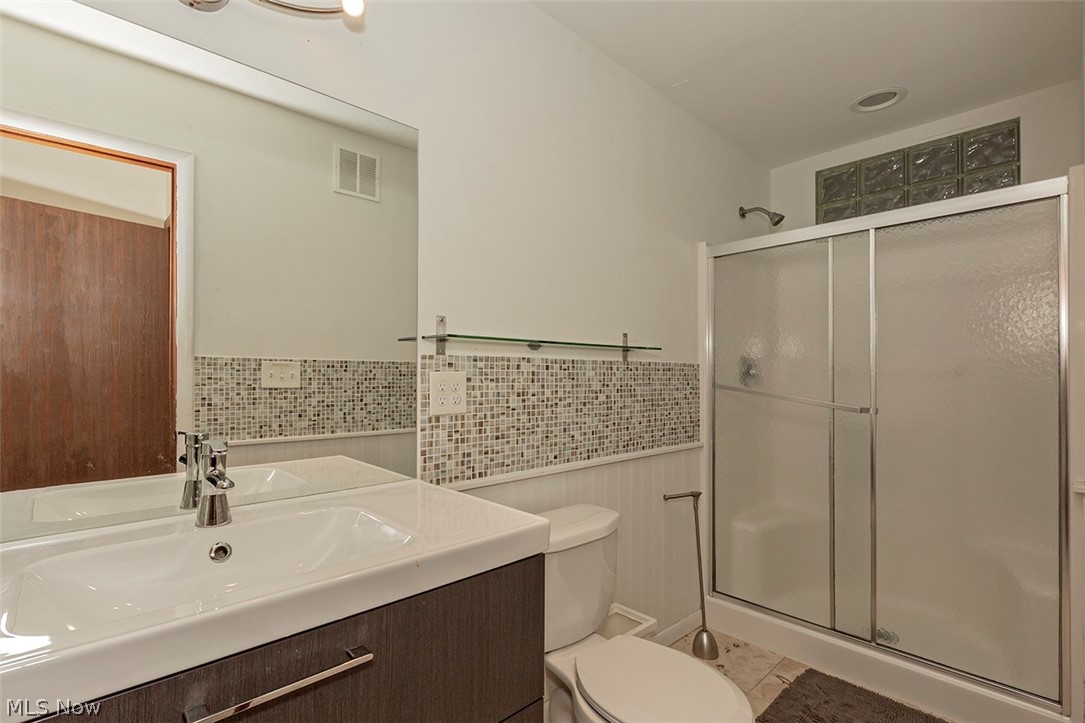 1594 South Green Road Cleveland, OH 44121 - Photo 10 of 29 Gallery Image 10