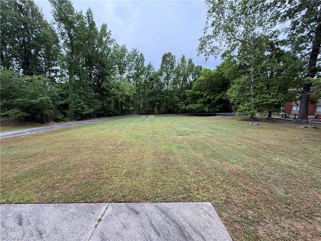 1200 Edgemont Road Greensboro, NC 27406 - Photo 2 of 15 Front Yard