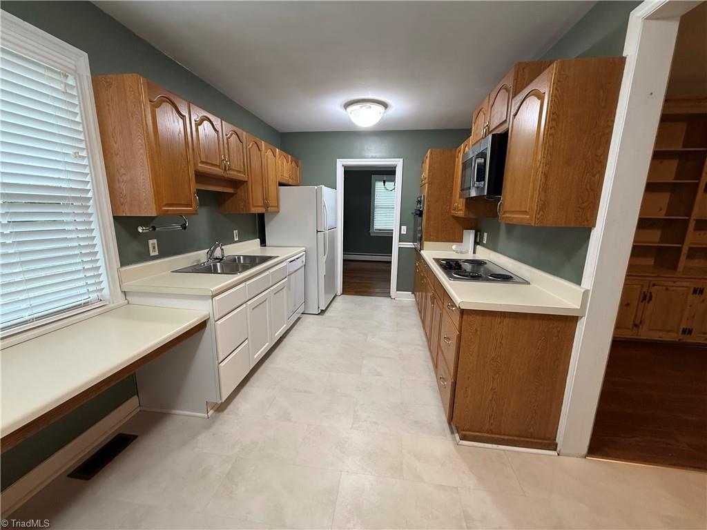1200 Edgemont Road Greensboro, NC 27406 - Photo 6 of 15